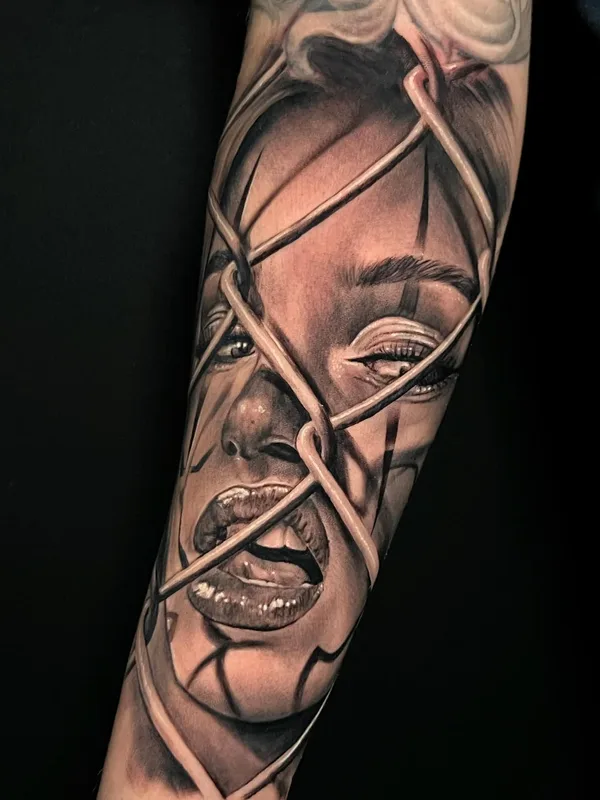 female black and grey realism tattoo auf forearm #56960 | Tätowierer Fernando Gonzalez
