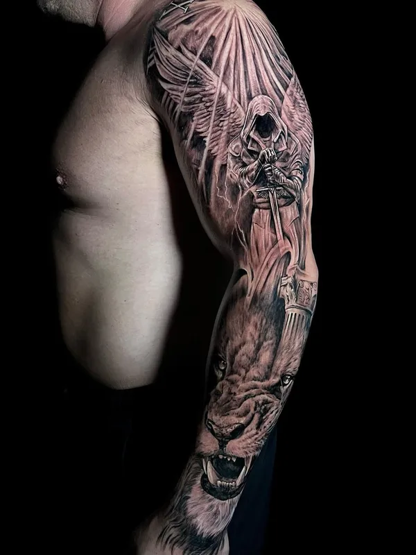 male black and grey realism tattoo auf full sleeve #56961 | Tätowierer Fernando Gonzalez