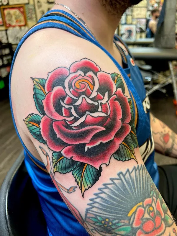 male color traditional tattoo auf shoulder #56976 | Tätowierer Rob Hamilton
