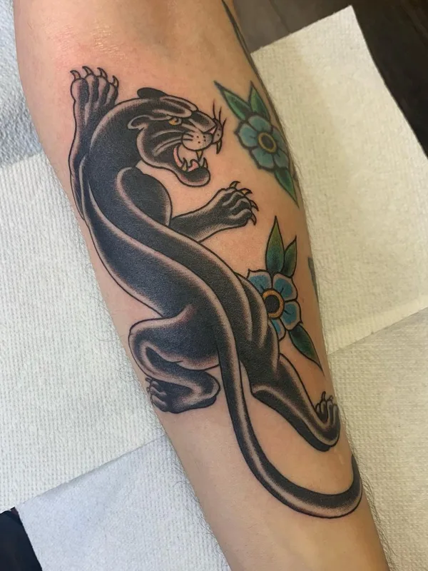 color traditional tattoo auf forearm #56985 | Tätowierer Ellen Perry