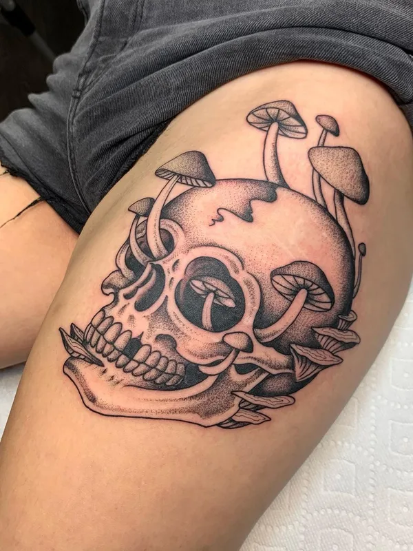 black and grey black and grey tattoo auf thigh #56988 | Tätowierer Ellen Perry