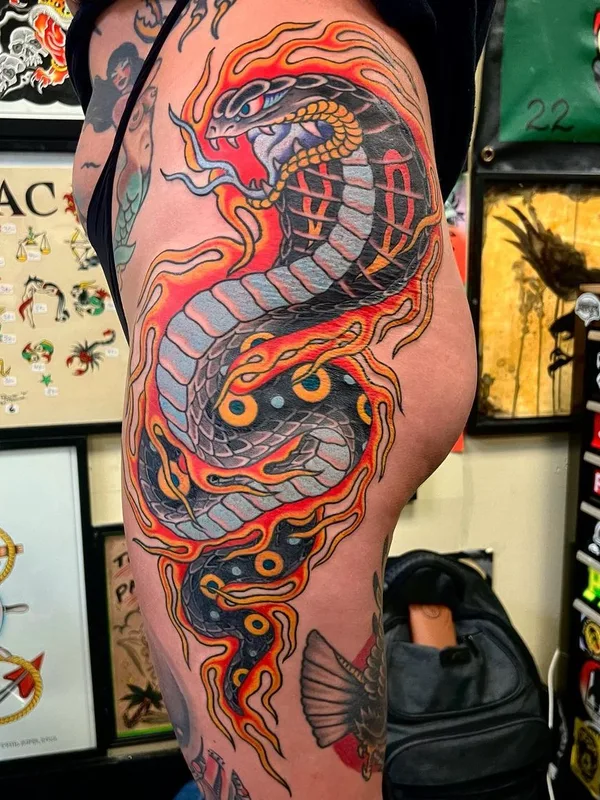 female color traditional Tatuaggio su thigh #56993 | Tatuatore Guilherme Bacellar