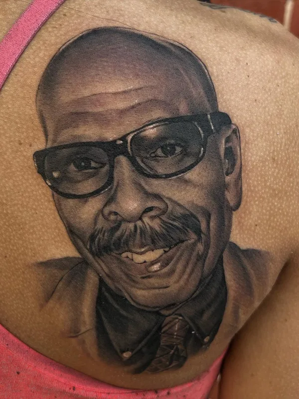 black and grey realism Tatuagem em shoulder blade #57027 | Tatuador Oba Jackson