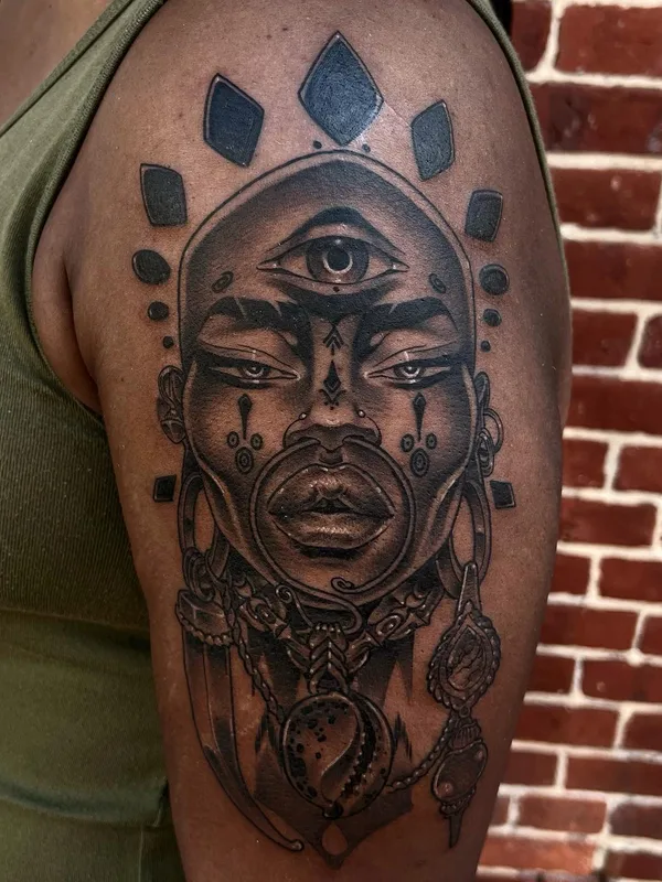 black and grey blackwork Tatuagem em upper arm #57031 | Tatuador Oba Jackson