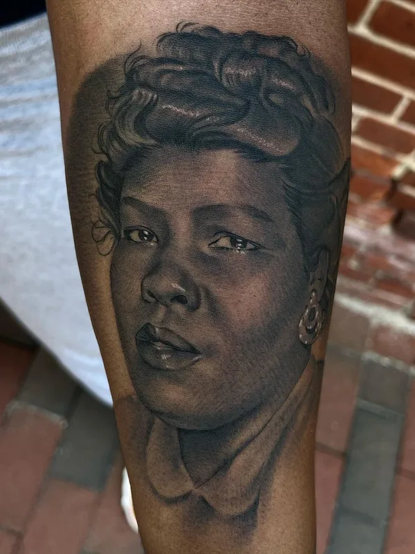 female black and grey realism Tatuagem em forearm #57024 | Tatuador Oba Jackson