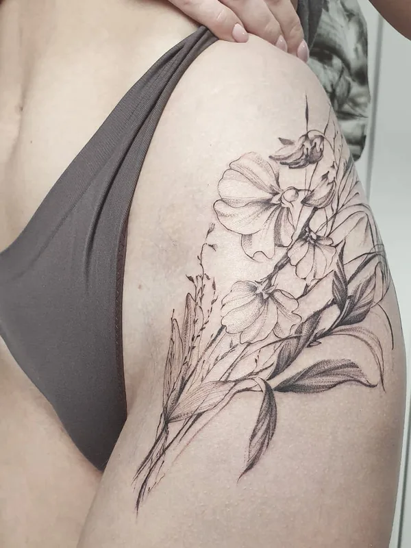 female black and grey fineline татуировка на thigh #37419 | Тату мастер Anna Voevodina