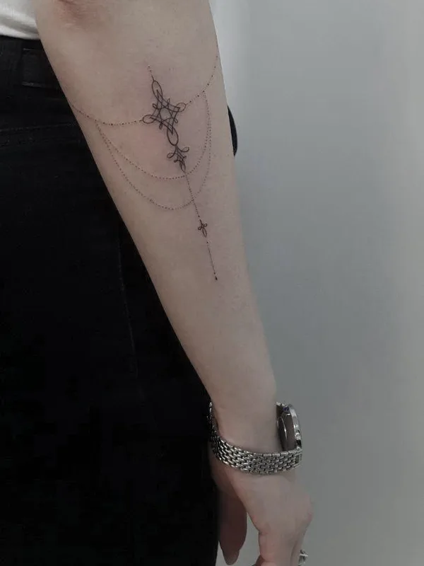 female black linework татуировка на forearm #37414 | Тату мастер Anna Voevodina