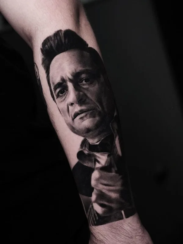 black and grey realism tattoo auf forearm #73693 | Tätowierer Artem Yosh