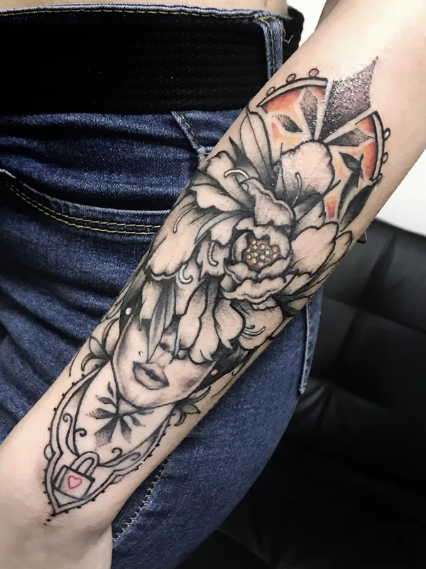 black and grey black and grey tatuaje en forearm #37840 | Tatuador Влад Модис