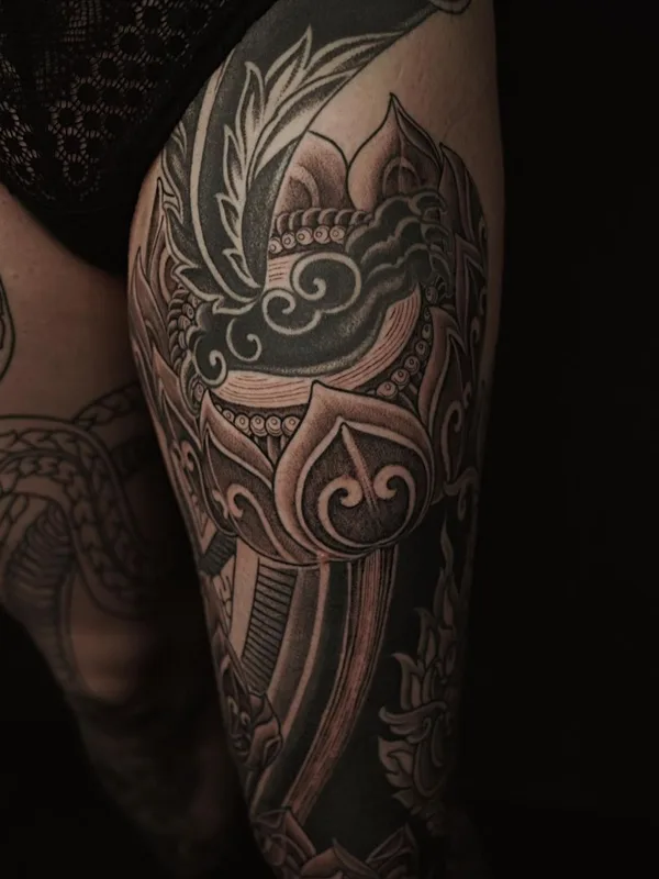black and grey blackwork татуировка на thigh #45888 | Тату мастер Михаил Колесников