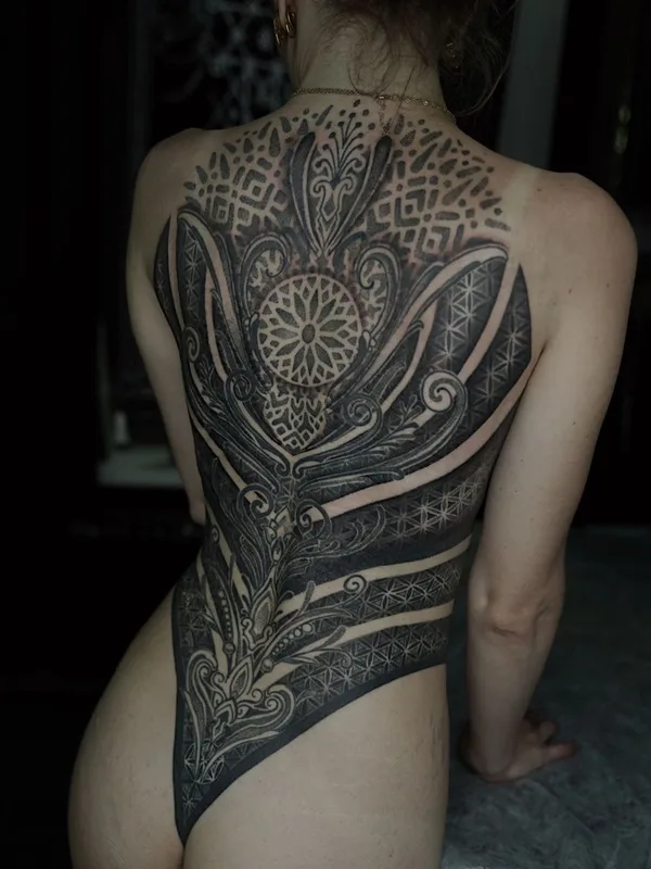 female black ornamental татуировка на full back #45886 | Тату мастер Михаил Колесников