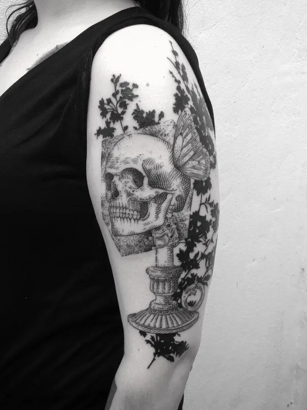 female black and grey blackwork tatuaje en upper arm #4975 | Tatuador Otto D’Ambra