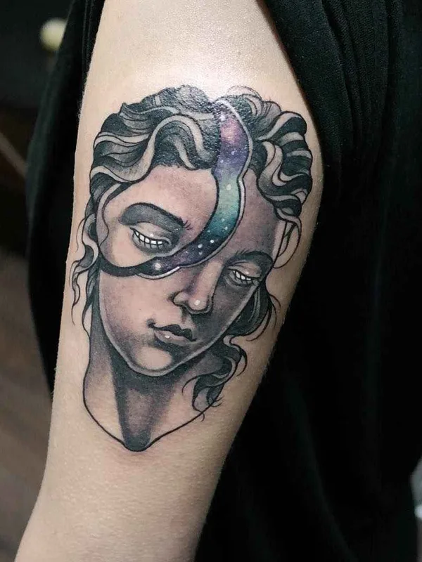 black and grey realism tattoo auf upper arm #14554 | Tätowierer Gianpiero Cavaliere