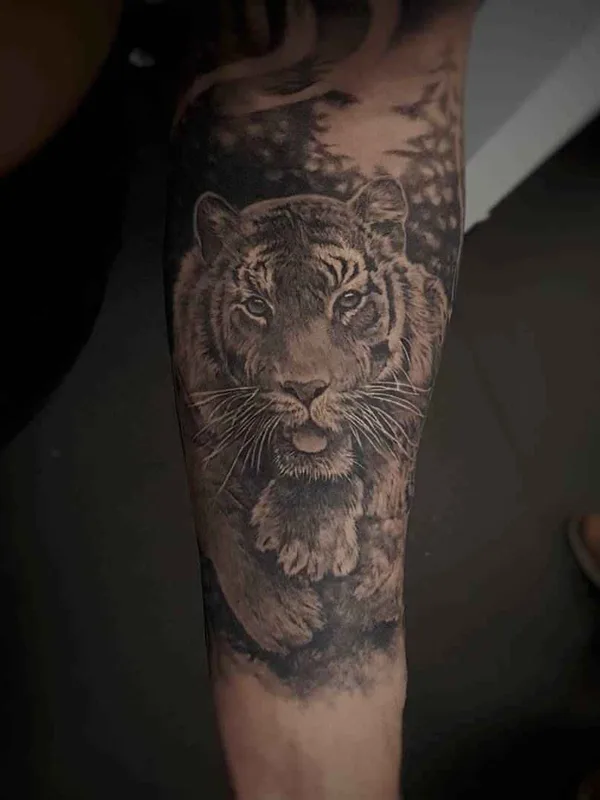 black and grey realism татуировка на forearm #9273 | Тату мастер Csörsz Pèter (Casper)