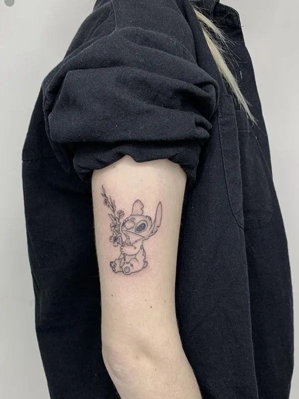 black linework татуировка на upper arm #51483 | Тату мастер Света @sergadeeva_tattoo