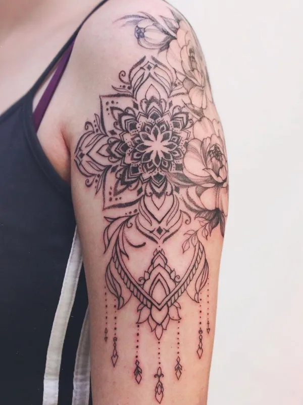 female black and grey ornamental tatouage sur upper arm #51484 | Artiste tatoueur Ольга Прима