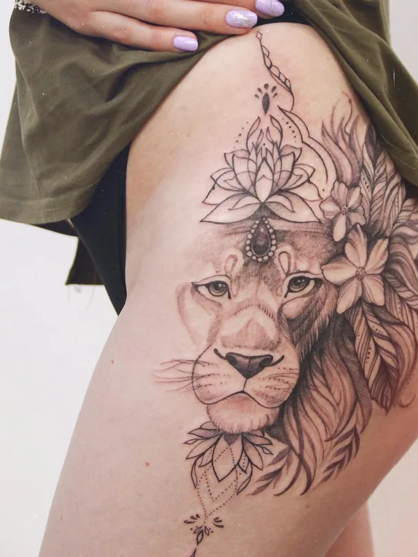 female black and grey black and grey tatouage sur thigh #51488 | Artiste tatoueur Ольга Прима