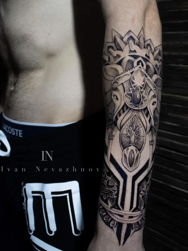 male black and grey ornamental Tatuaggio su forearm #51561 | Tatuatore Иван Неважнов