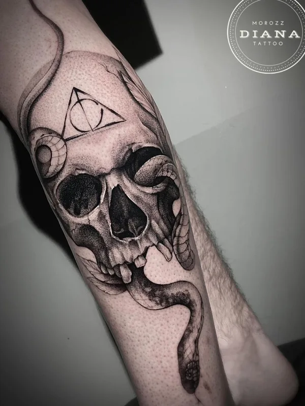 black and grey black and grey Tatuagem em forearm #51574 | Tatuador Диана Коновалова