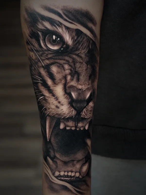 black and grey realism татуировка на forearm #64567 | Тату мастер Дэниза Тюняева