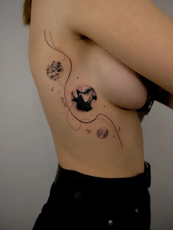 female black abstract татуировка на ribcage #68356 | Тату мастер Vel Pokes