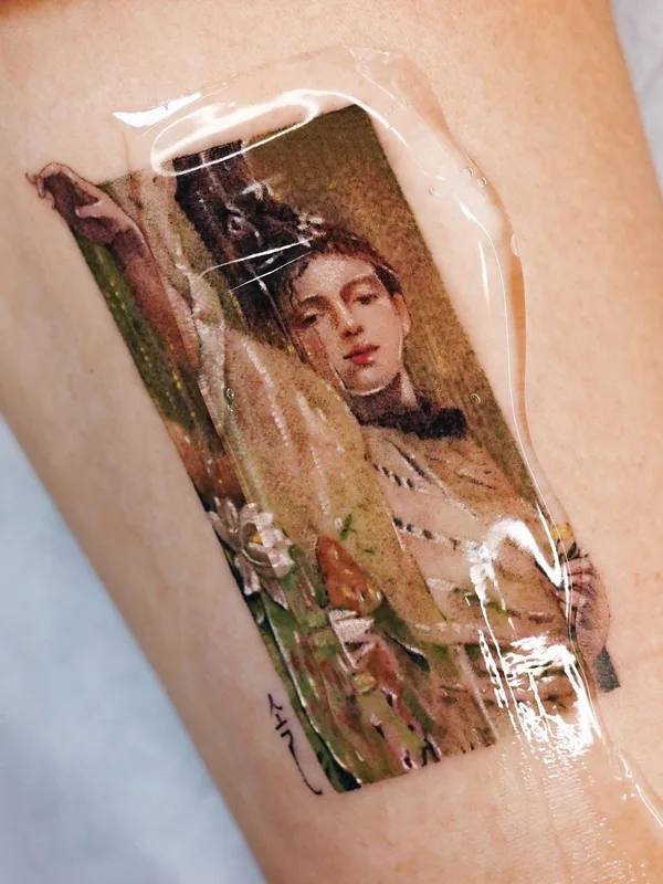 female color miniature tatouage sur forearm #55610 | Artiste tatoueur Dasol Kim
