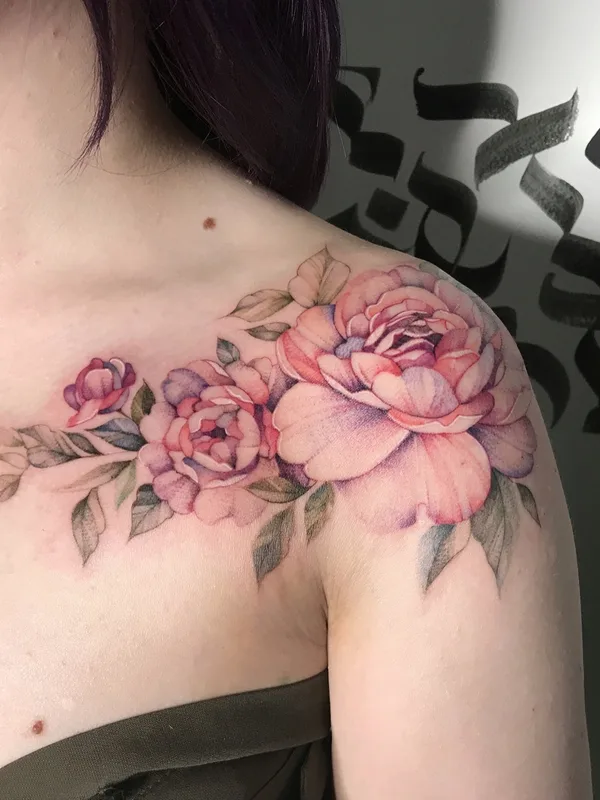 female color botanic tatuaje en shoulder #57094 | Tatuador Olga Kotova