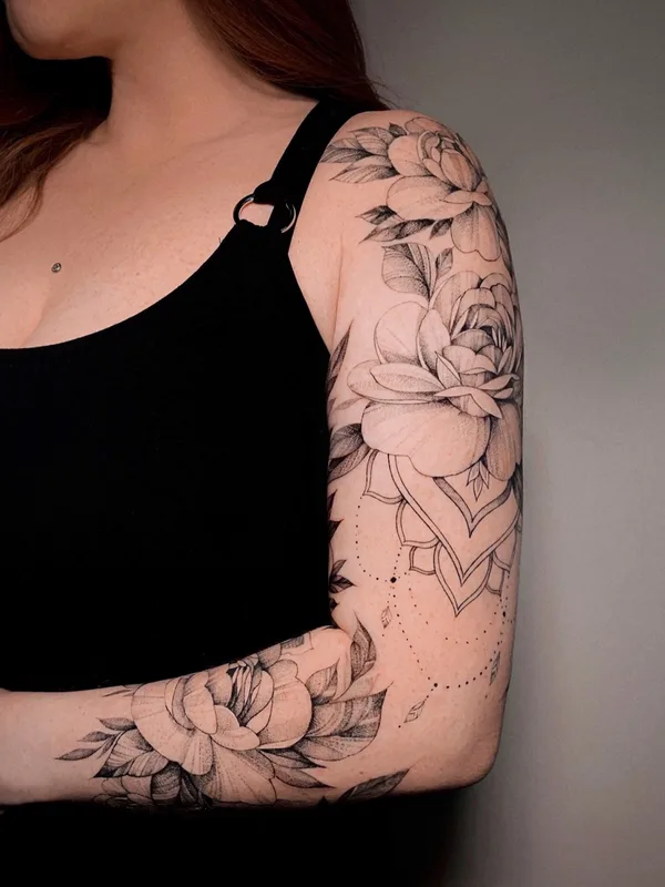 female black botanic tatuaje en arm #57090 | Tatuador Olga Kotova