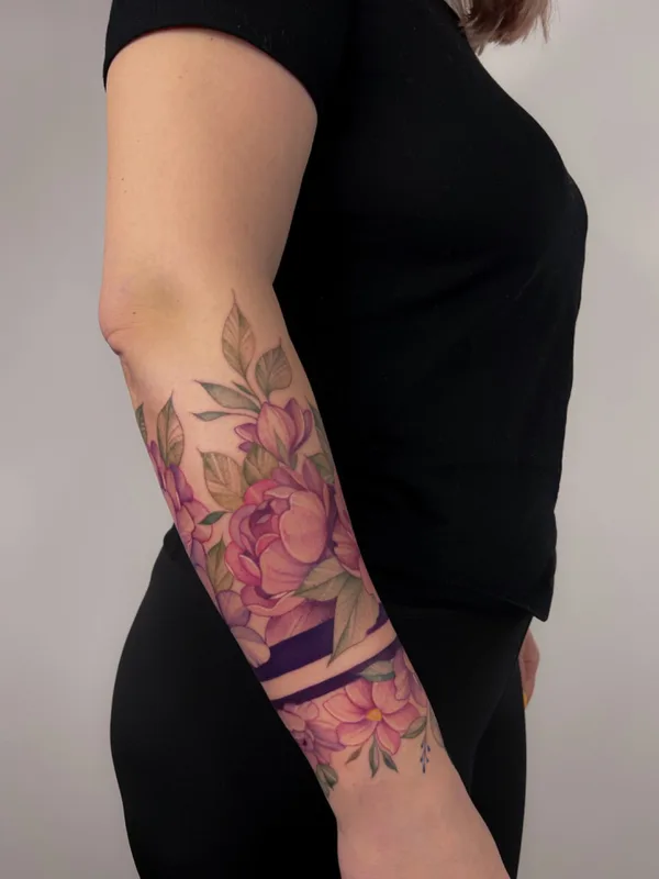 female color botanic tatuaje en forearm #57097 | Tatuador Olga Kotova