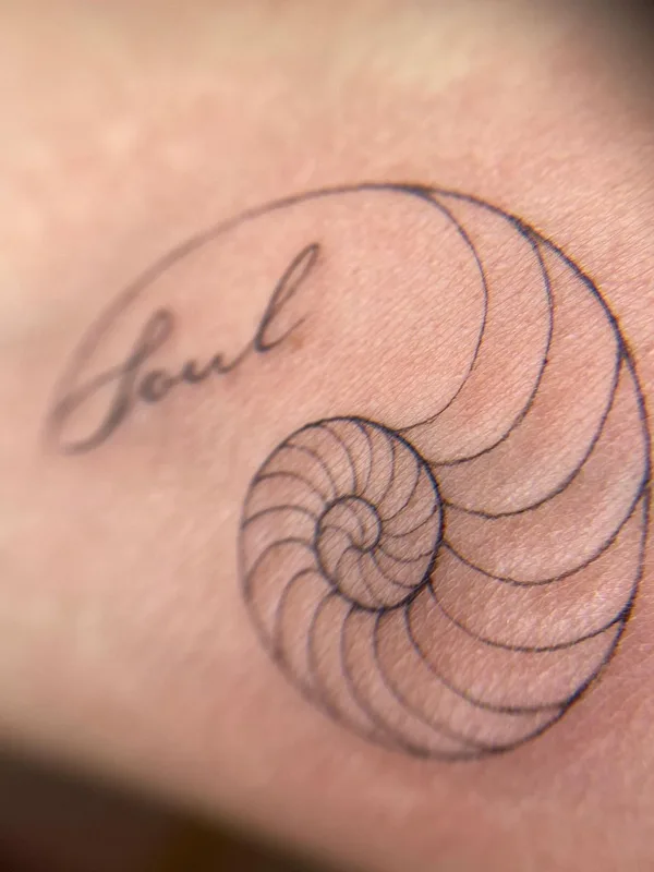 black linework Tatuagem em forearm #57133 | Tatuador Элеонора Джен