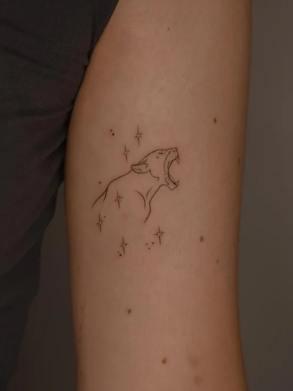 black linework Tatuagem em upper arm #57139 | Tatuador Элеонора Джен