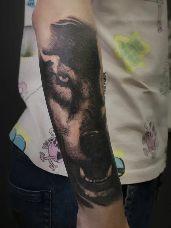 black and grey realism татуировка на forearm #73003 | Тату мастер Павел Казакевич