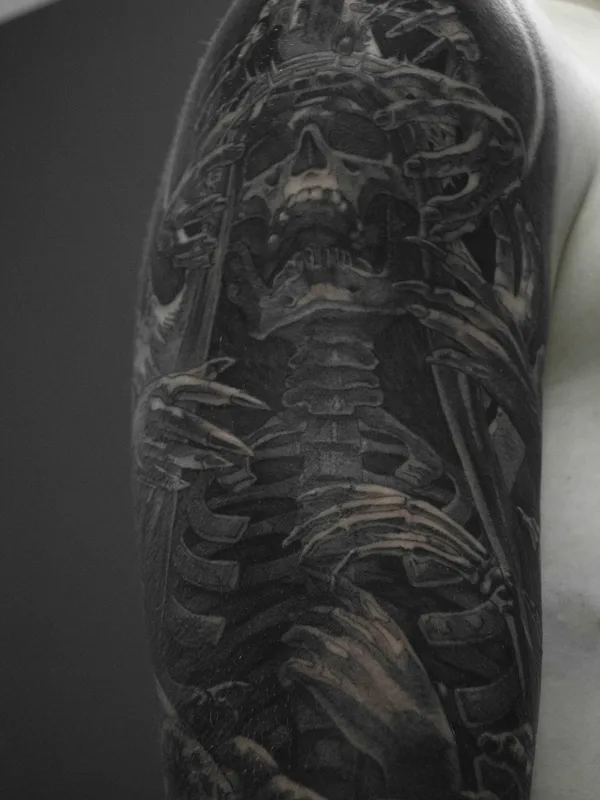 black and grey black and grey татуировка на full sleeve #73010 | Тату мастер Павел Казакевич