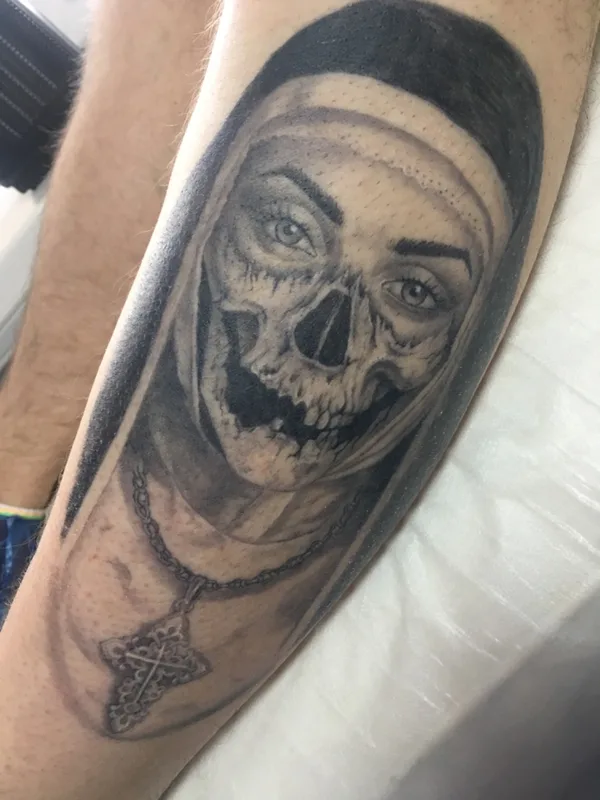 black and grey black and grey tattoo auf forearm #73725 | Tätowierer Ananga