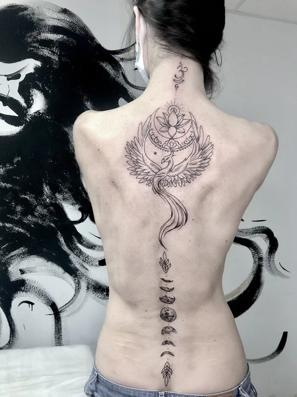 female black linework tattoo auf upper back #73729 | Tätowierer Ananga