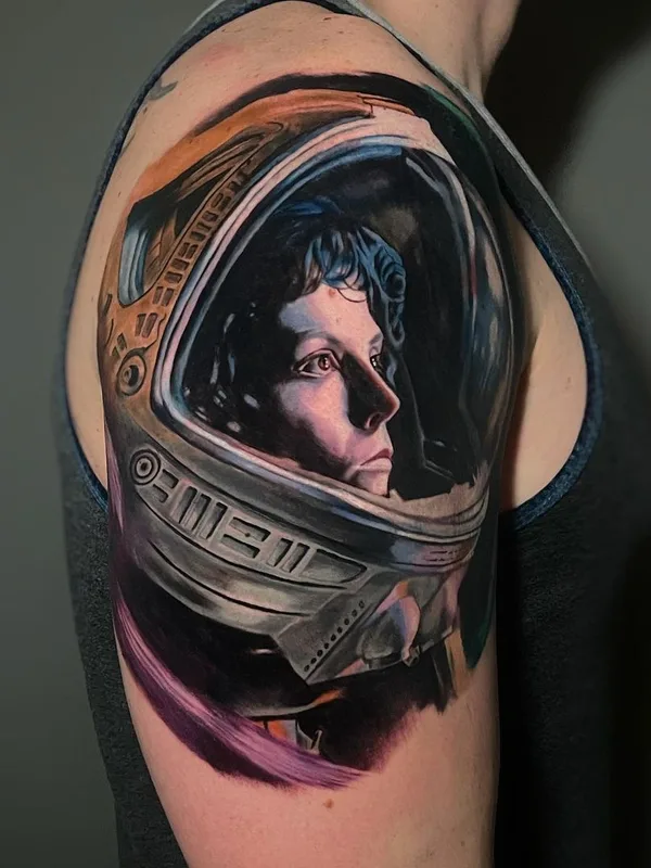 color realism tatuaje en upper arm #42975 | Tatuador Reese Hilburn