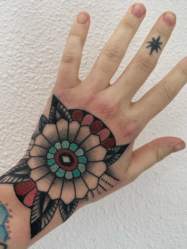 color traditional 纹身 在 hand #43008 | 纹身师 Shitneck Jones