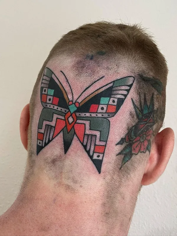 male color geometric 纹身 在 back of neck #43013 | 纹身师 Shitneck Jones