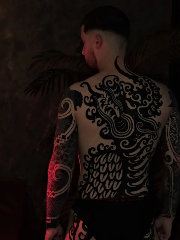 male black tribal tatouage sur back #75204 | Artiste tatoueur Pavlik Gusarov