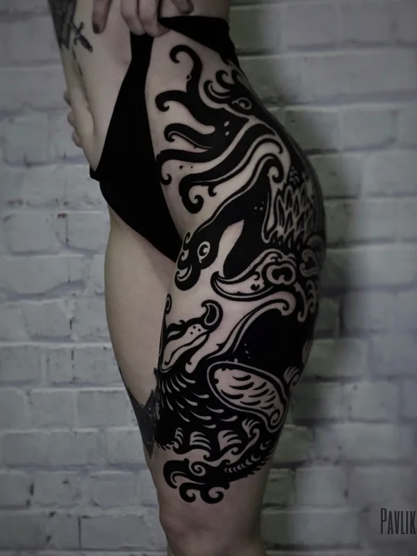 female black tribal tatouage sur thigh #75206 | Artiste tatoueur Pavlik Gusarov