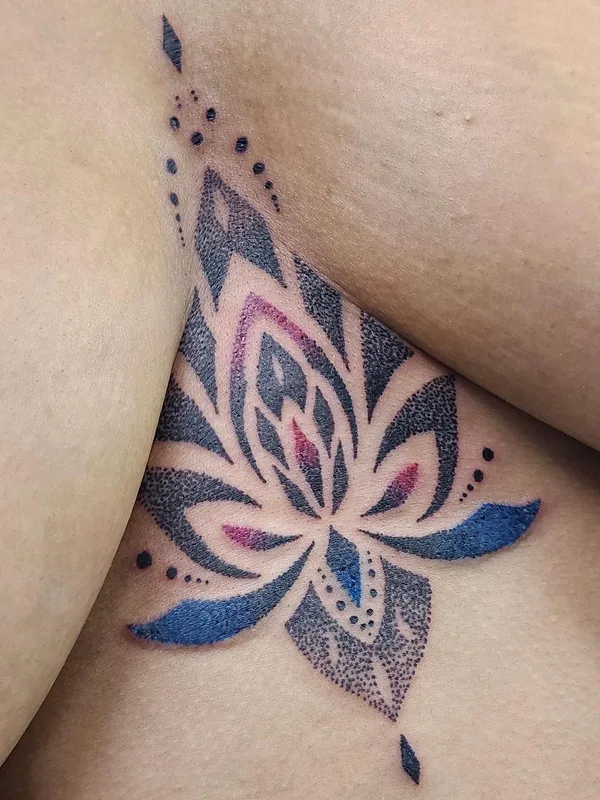 female color mandala Tatuaggio su hip #60568 | Tatuatore Naira Dots