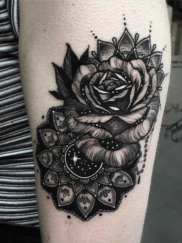black and grey blackwork 纹身 在 forearm #6887 | 纹身师 Merry Morgan