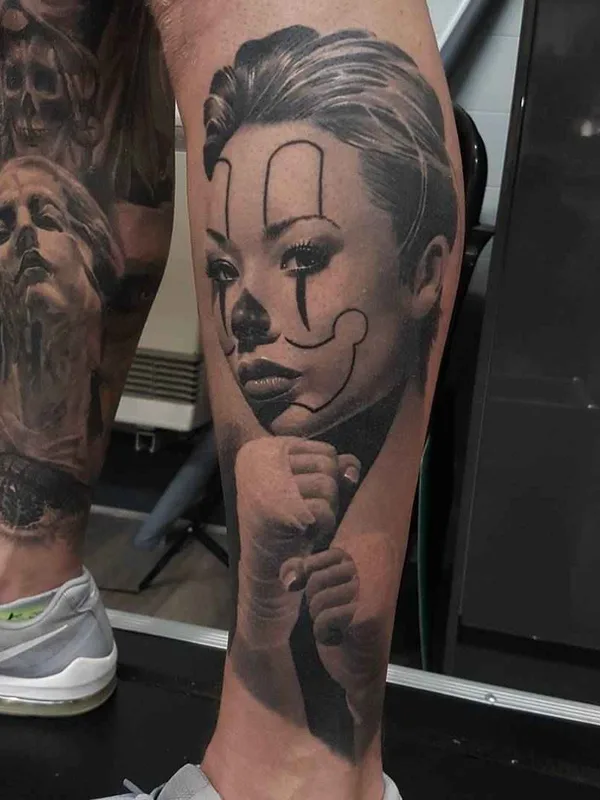 female black and grey realism tatouage sur calf #8969 | Artiste tatoueur Ryan Evans