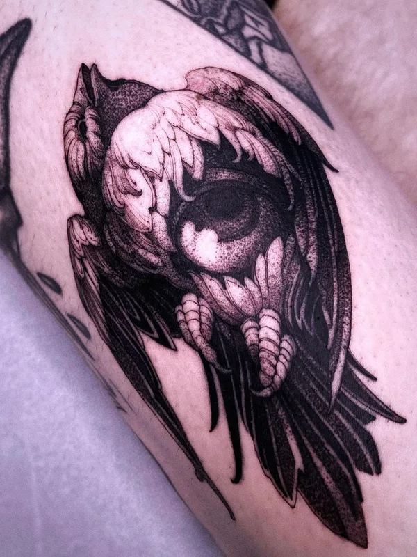 black and grey blackwork татуировка на thigh #47306 | Тату мастер Amina Katinova