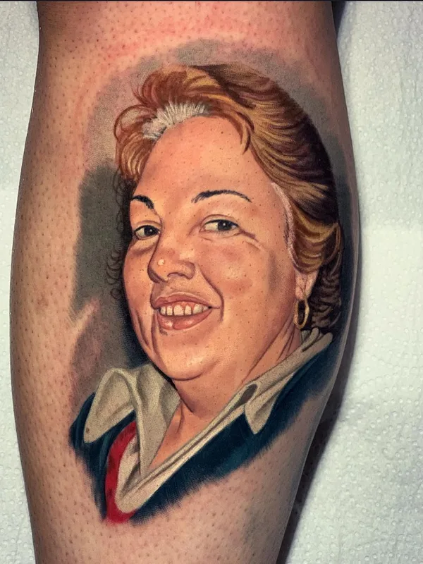 female color realism tattoo auf calf #47440 | Tätowierer Fernando Guzman