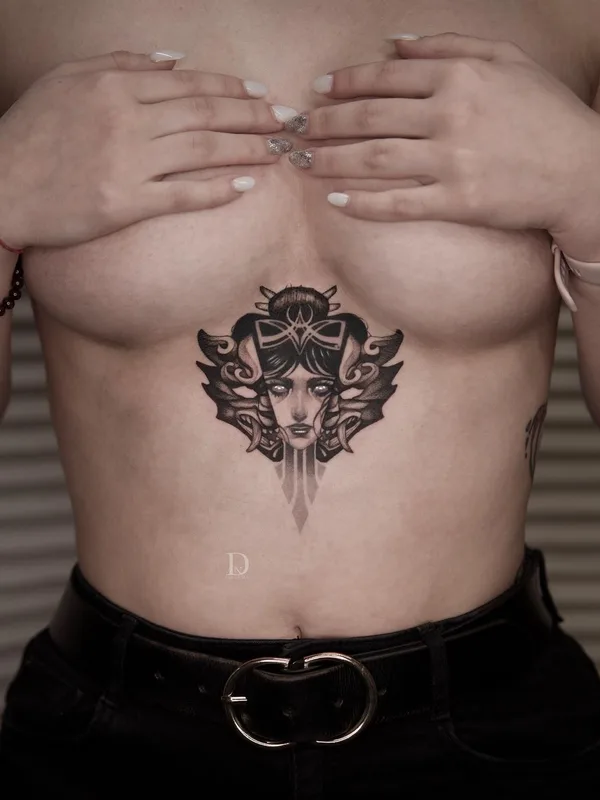 female black and grey blackwork татуировка на sternum #47453 | Тату мастер Даниэл Авила-Гомес
