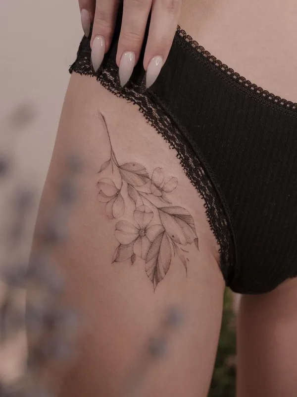female black and grey fineline Tatuagem em thigh #47464 | Tatuador Анна anhen_tattoo