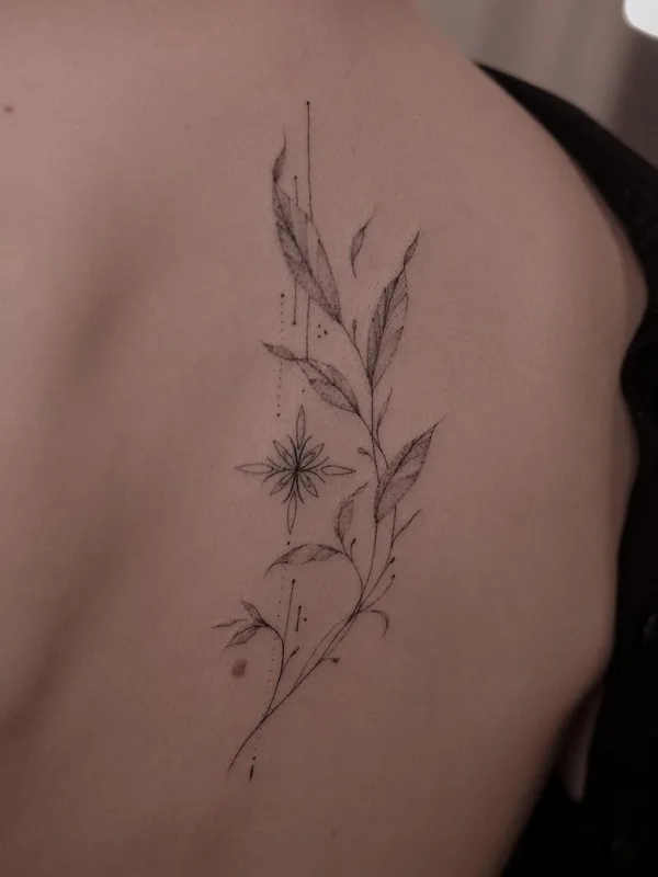 black fineline Tatuagem em shoulder blade #47468 | Tatuador Анна anhen_tattoo