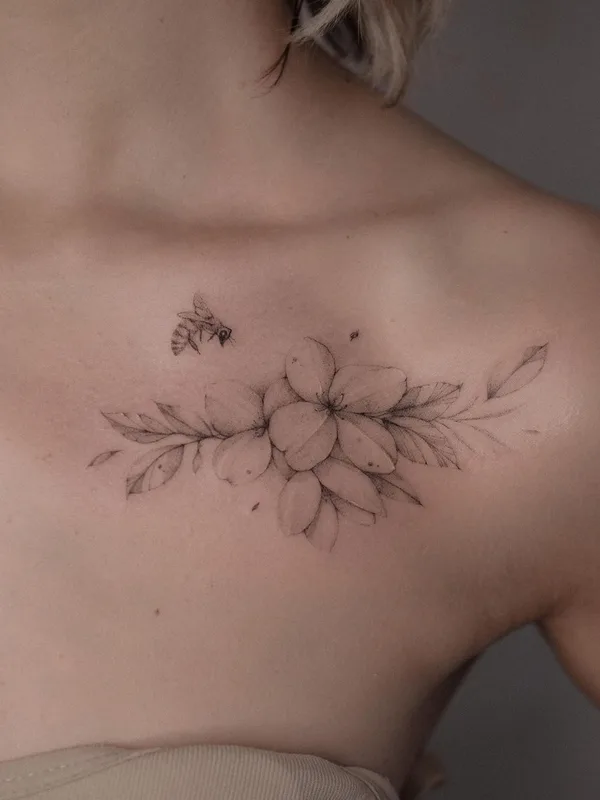 female black and grey fineline Tatuagem em collarbone #47467 | Tatuador Анна anhen_tattoo