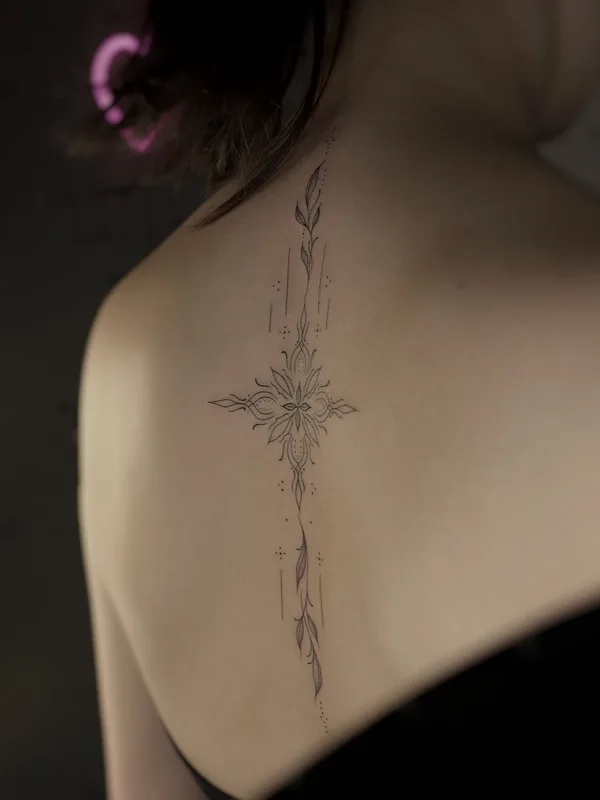 female black linework татуировка на upper back #47516 | Тату мастер Ника Лунева